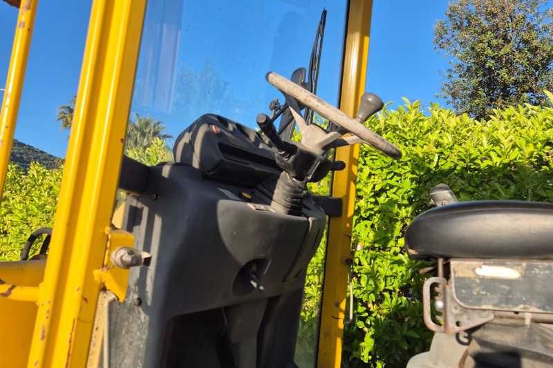 OmecoHub - Immagine KOMATSU WB70A